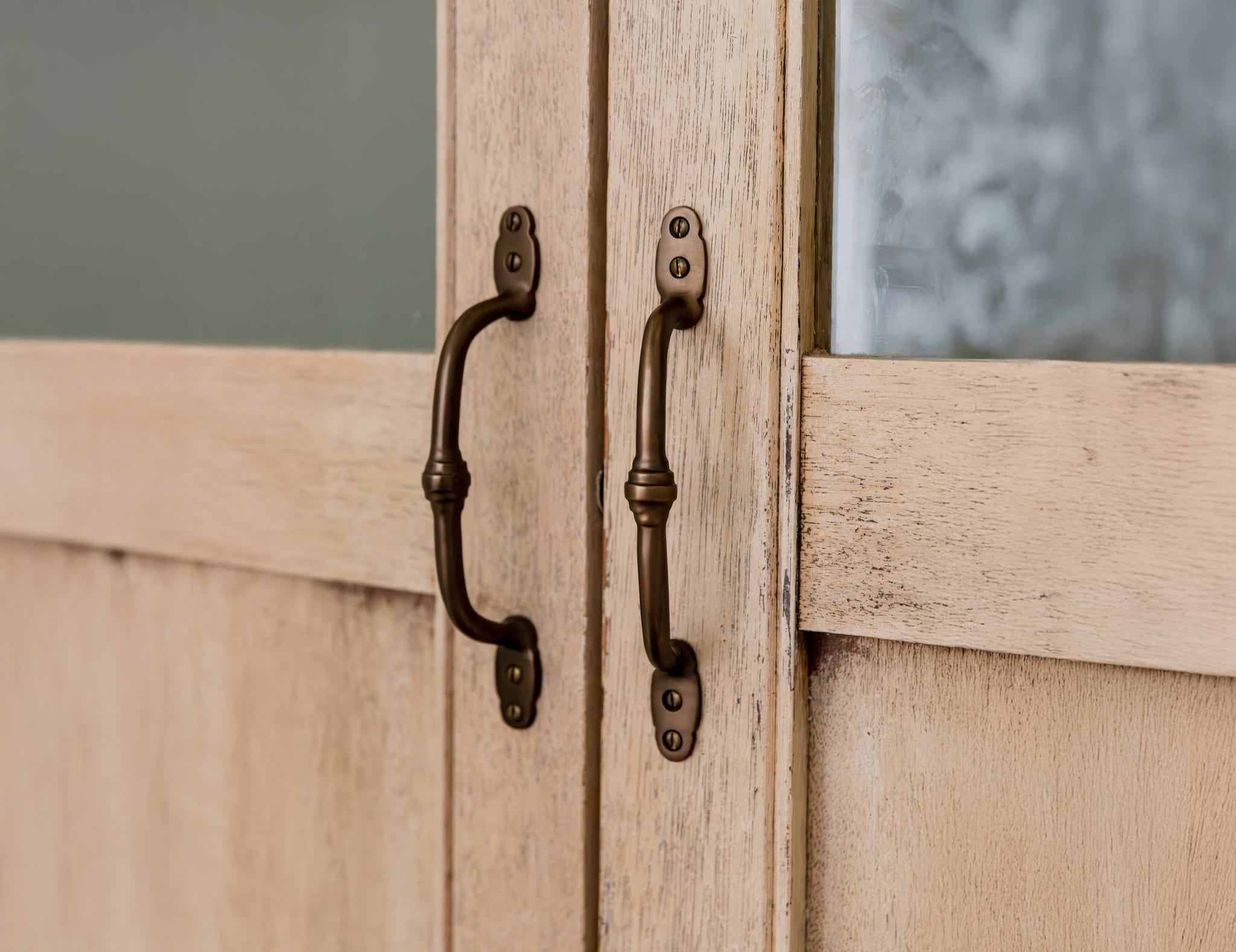 Traditional offset pull handle antique brass